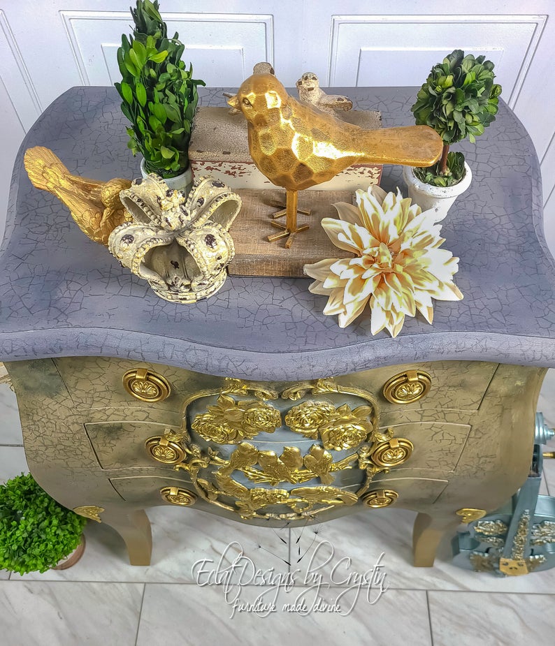 Birds and Gold Bombe Chest