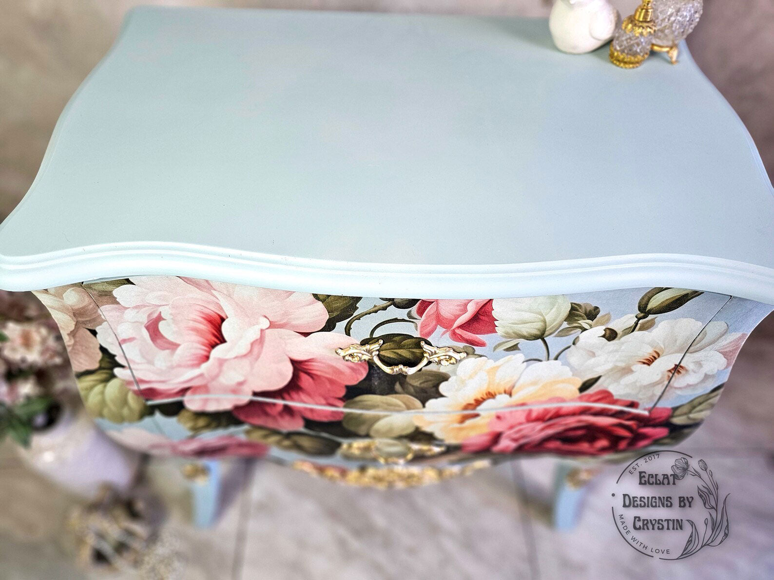 French Boutique Bombe Chest