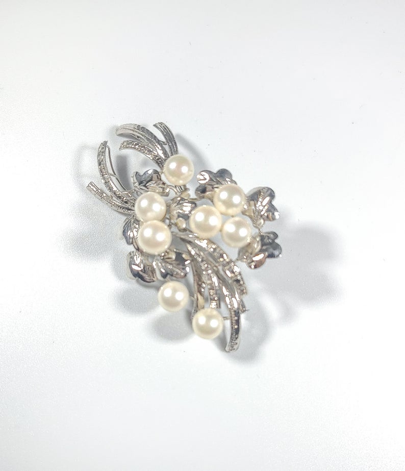 Fresh Water Pearl 18 kt White Gold Brooch