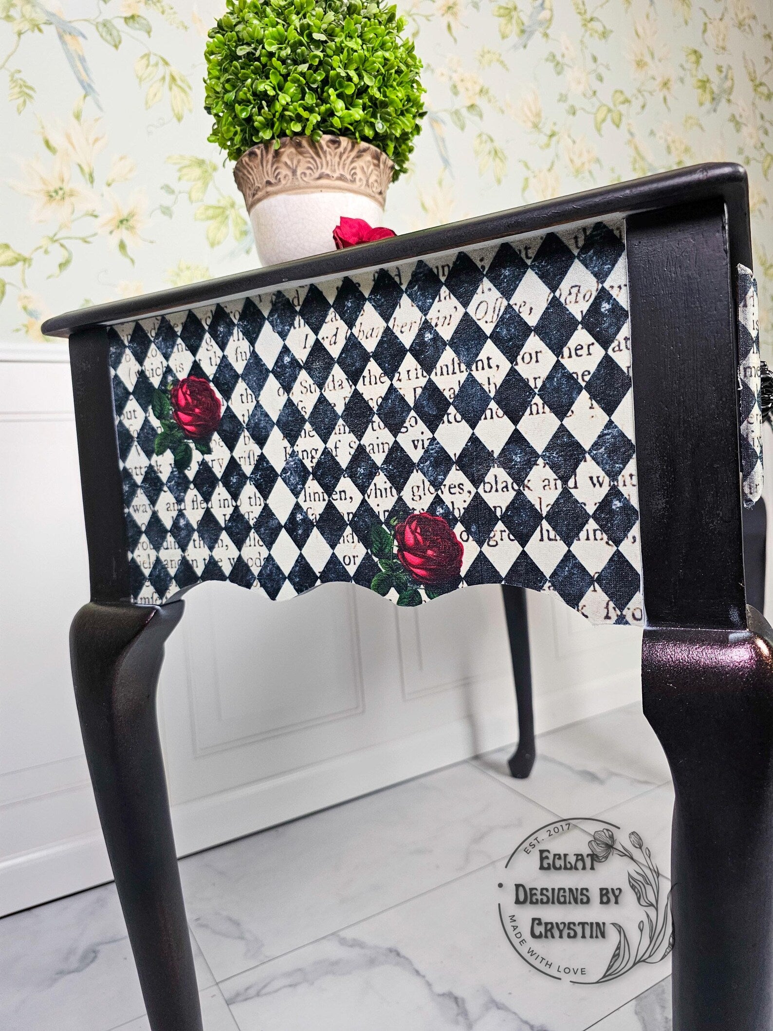 Queen of Hearts Court of Roses Vanity