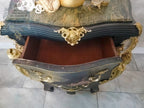 Regal Louis IV Bombe Commode